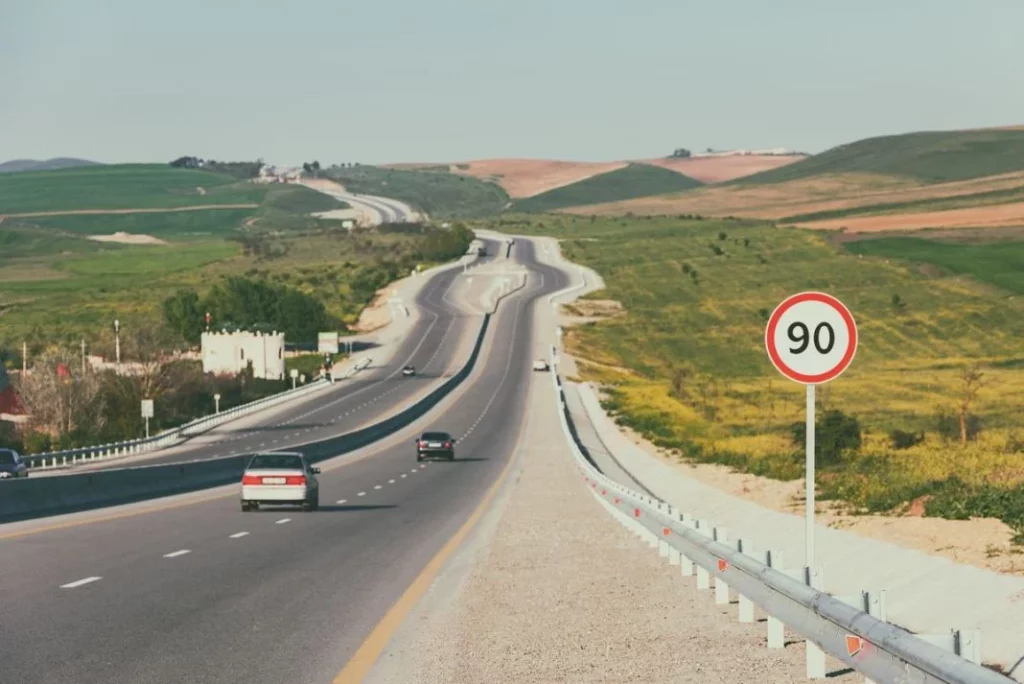 P-24a: La nueva señal que la DGT ya ha comenzado a colocar en algunas carreteras. ¿La conoces? 187 Motor16 normas