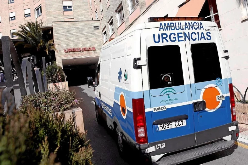 La DGT estrena norma que debes cumplir desde ya cuando pase una ambulancia 77 Motor16 vehículos