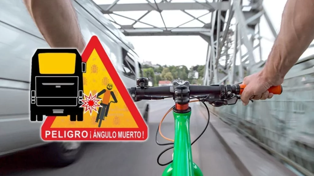 Así es la nueva pegatina que la Dirección General de Tráfico recomienda usar en estos vehículos 68 Motor16 visibilidad