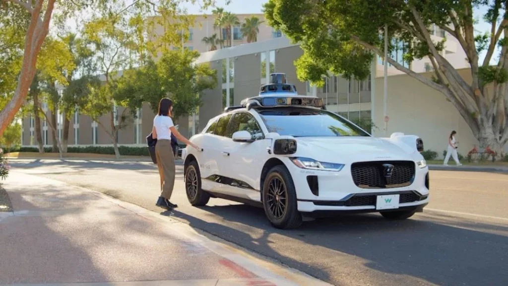 ¿Qué problema tiene el taxi autónomo de Waymo?