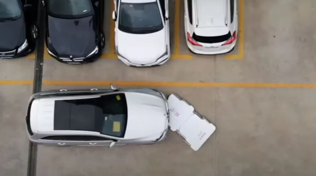 Así retiran los coches mal aparcados en China… Desde el salón de tu casa 126 Motor16 1366 2000 1 Motor16