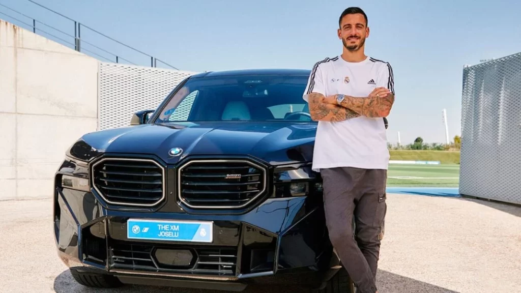 El cambio de vida de Joselu representado en su garaje.
