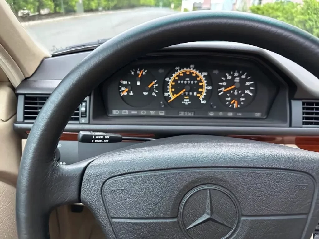 1995 Mercedes Benz E300 Diesel BAT 29 Motor16