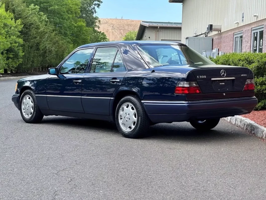 1995 Mercedes-Benz E300 Diésel. BAT. Imagen portada.