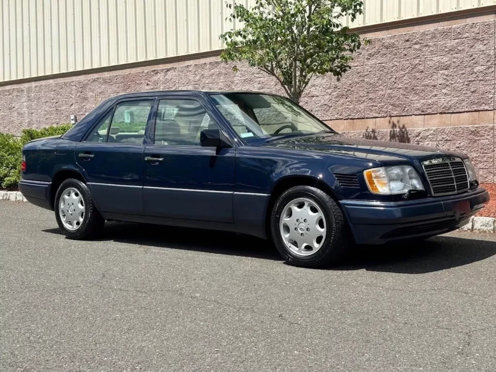 1995 Mercedes-Benz E300 Diésel. BAT. Imagen delantera.