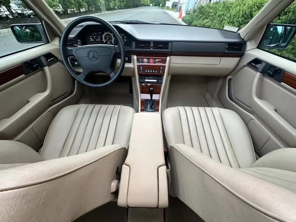 1995 Mercedes-Benz E300 Diésel. BAT. Imagen interior.