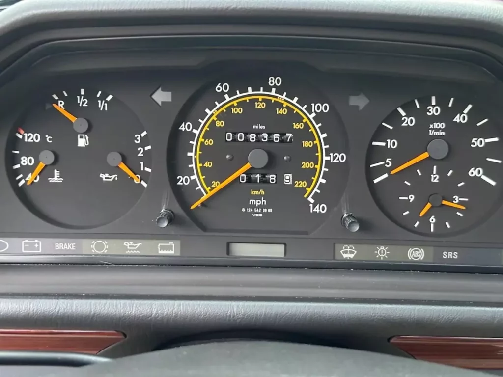 1995 Mercedes-Benz E300 Diésel. BAT. Imagen odómetro.