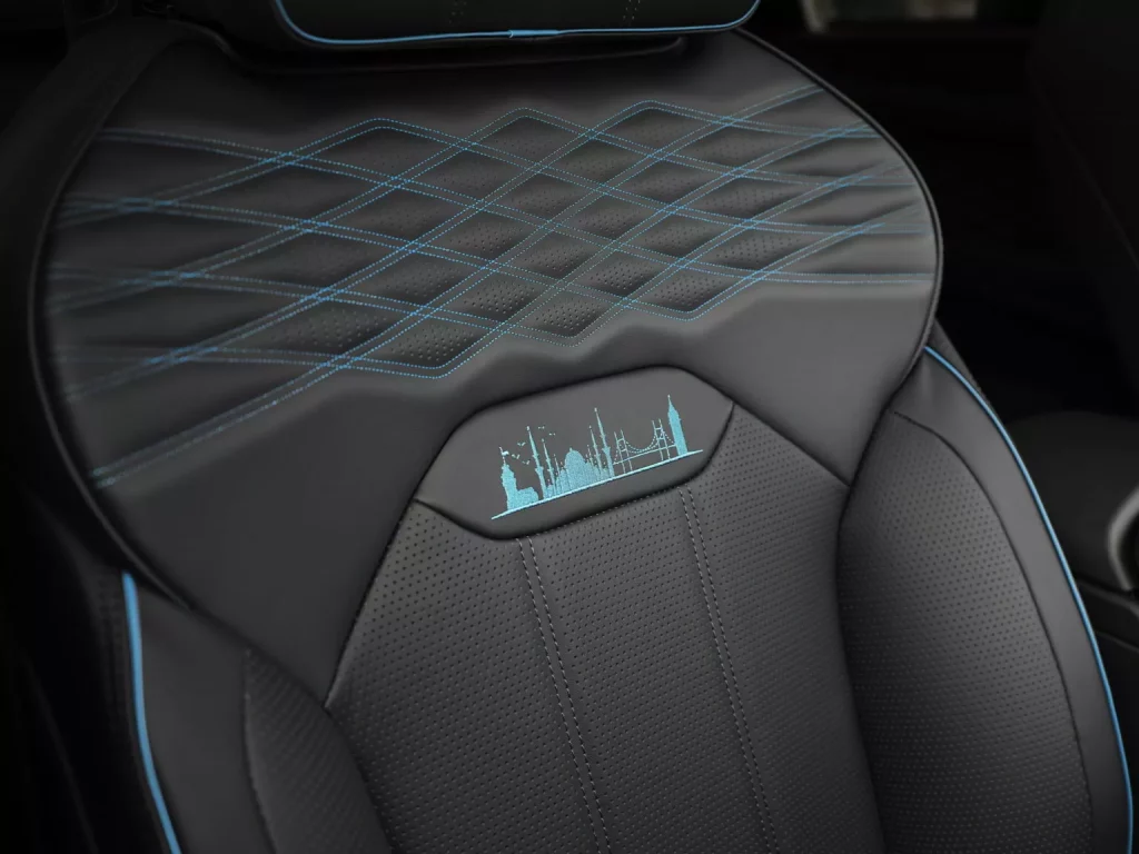 Bentley se inspira en 'la ciudad de los tres nombres' para esta edición especial 2 Motor16 2024 Bentley. Mulliner. Estambul. Imagen detalle interior.