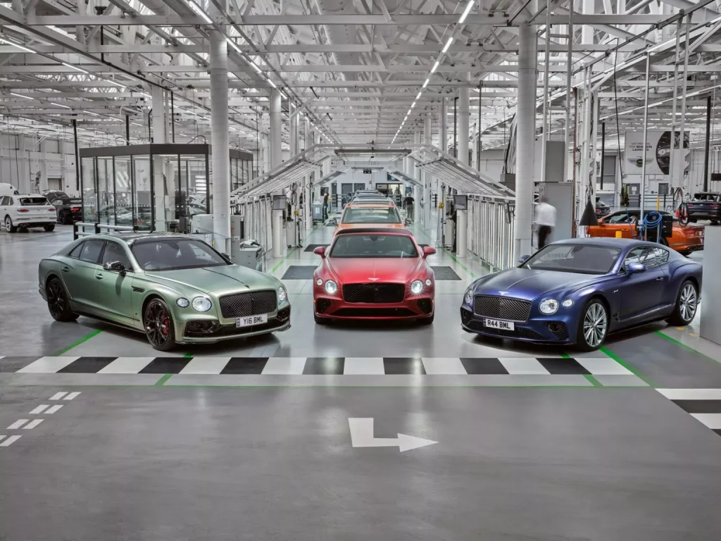 2024 Bentley. Colores satinados. Imagen fabrica.