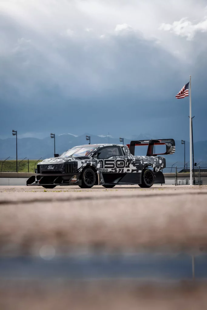 Ford pone alas al F-150 Lightning que llevará a Pikes Peak 7 Motor16 2024 Ford F 150 Lightning SuperTruck Teaser 4 Motor16