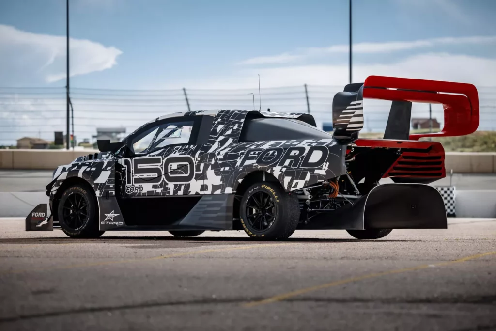 Ford pone alas al F-150 Lightning que llevará a Pikes Peak 8 Motor16 2024 Ford F 150 Lightning SuperTruck Teaser 5 Motor16