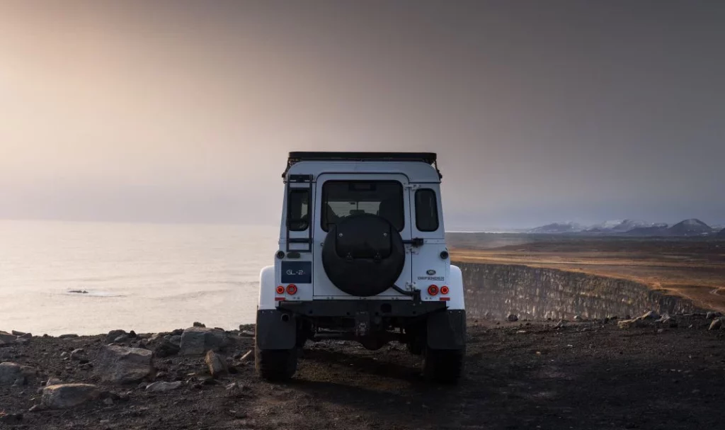 Glohh ha creado los pilotos más chulos para el Land Rover Defender 3 Motor16 2024 Glohh Land Rover Defender 2 Motor16