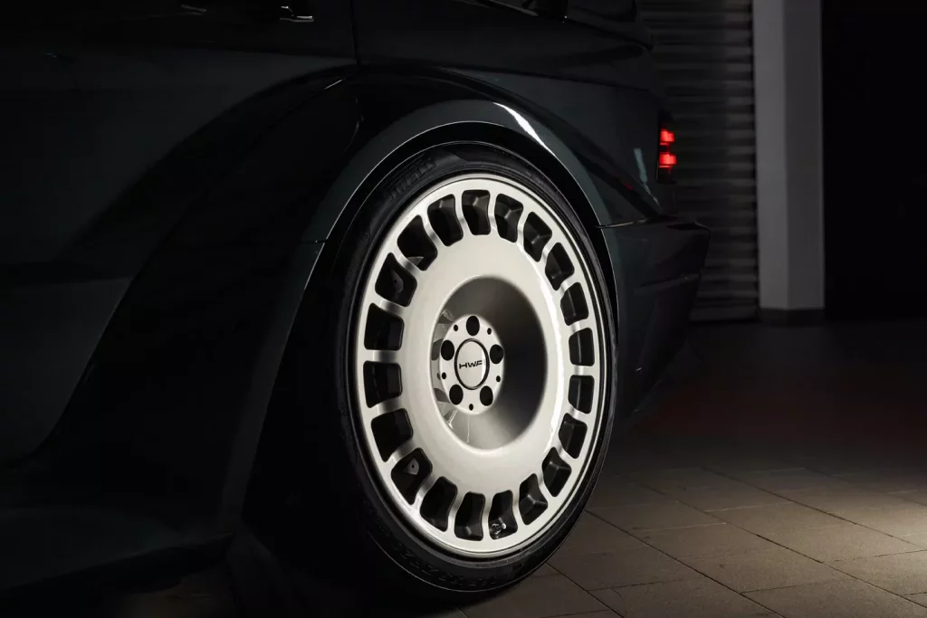 HWA EVO: El mítico 190E Evolution II es un restomod de casi un millón 3 Motor16 2024 HWA EVO. Imagen llanta.