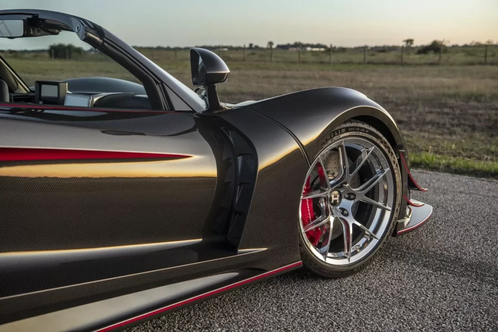 Este Hennessey Venom F5 llega con una MasterClass en carbono incluida 15 Motor16 2024 Hennessey Venom F5 Revolution Roadster Carbon 12 Motor16