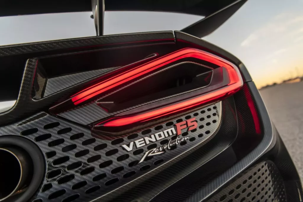 Este Hennessey Venom F5 llega con una MasterClass en carbono incluida 20 Motor16 2024 Hennessey Venom F5 Revolution Roadster Carbon 17 Motor16