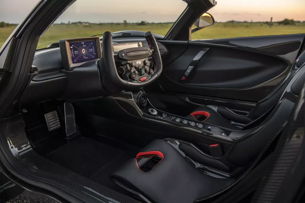 Este Hennessey Venom F5 llega con una MasterClass en carbono incluida 3 Motor16 2024 Hennessey Venom F5 Revolution Roadster Carbon Edition. Imagen interior.