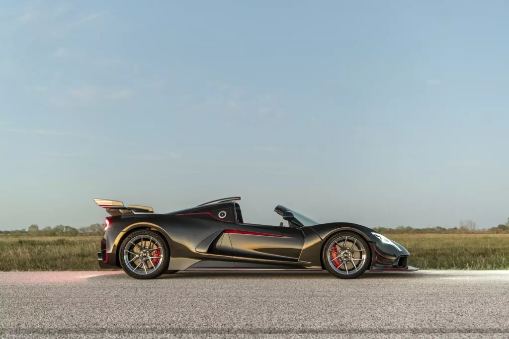 Este Hennessey Venom F5 llega con una MasterClass en carbono incluida 10 Motor16 2024 Hennessey Venom F5 Revolution Roadster Carbon 7 Motor16