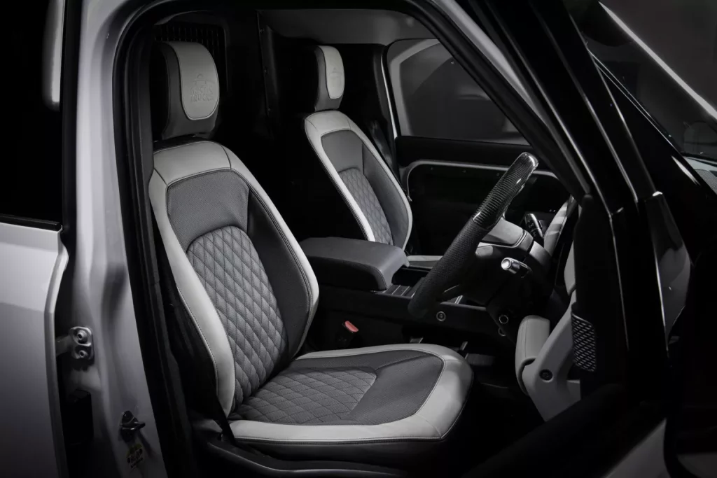 2024 Land Rover Defender. Arctic Trucks AT35. Imagen interior.