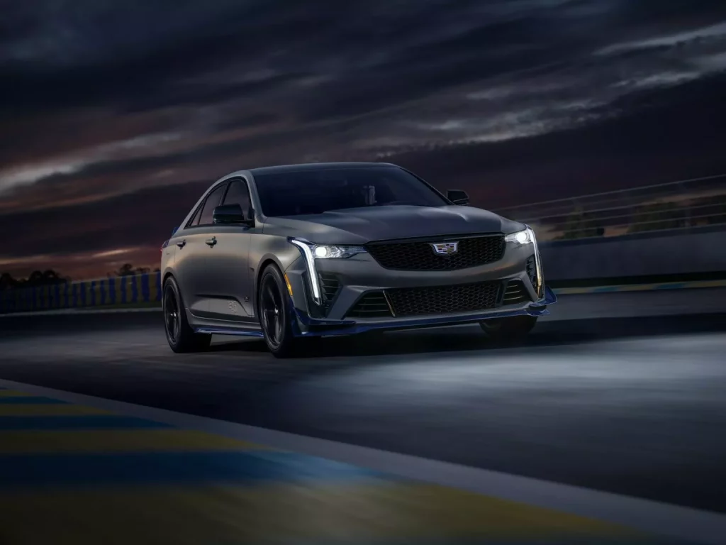 Le Mans inspira a Cadillac para crear estos CT4-V y CT5-V Blackwing 5 Motor16 2024 Le Mans Cadilac V Series Blackwing 2 Motor16