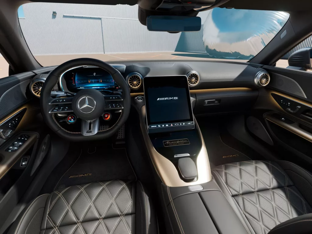 Golden Coast: El Mercedes-AMG SL 63 que se marca la división Manufaktur 3 Motor16 2024 Mercedes-AMG SL 63 Manufaktur Golden. Imagen interior.