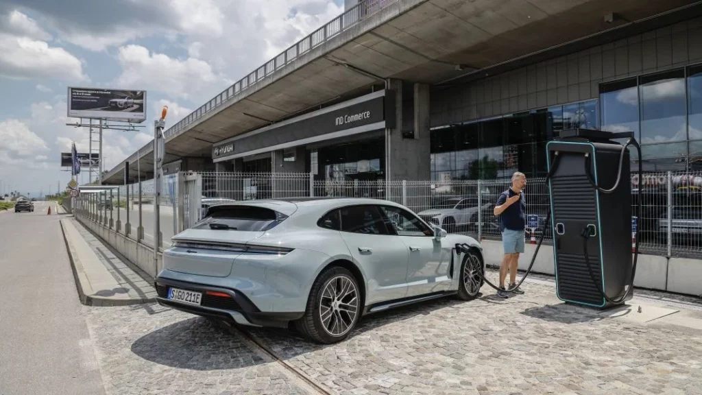 Así se viaja en un Porsche Taycan de Stuttgart hasta Estambul 16 Motor16 2024 Porsche Taycan Stuttgart Estambul 10 Motor16