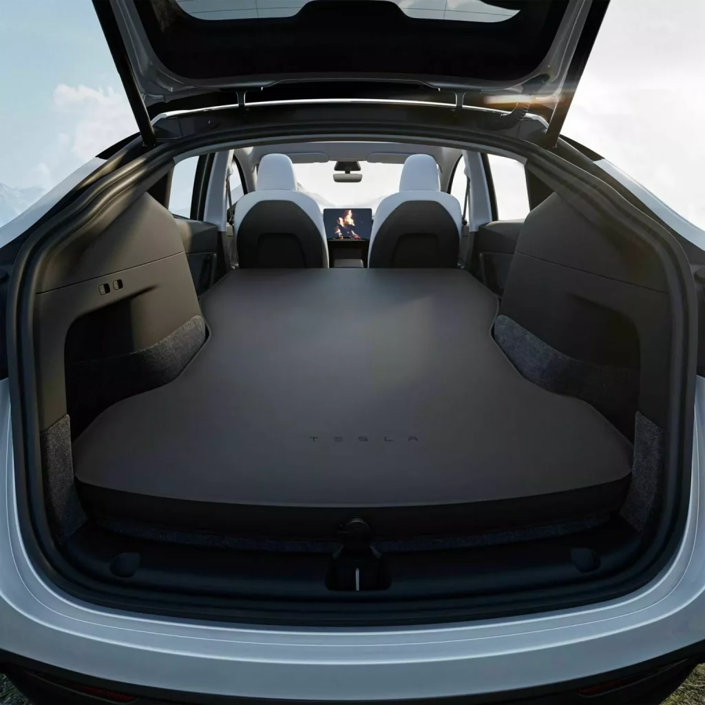 2024 Tesla Model Y colchon 1 Motor16