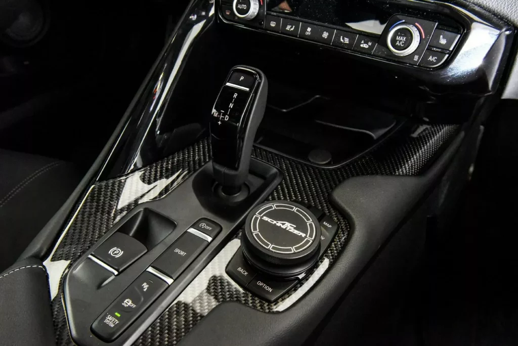 Más madera para el Toyota GR Supra y sus motores gracias a AC Schnitzer 4 Motor16 2024 Toyota GR Supra. AC Schnitzer. Imagen interior.