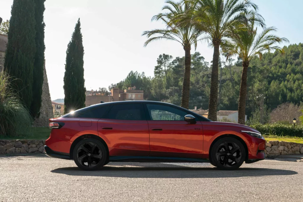 Volkswagen ID.7 GTX: La berlina también tiene versión de altas prestaciones 4 Motor16 2024 Volkswagen ID 7 GTX 1 Motor16