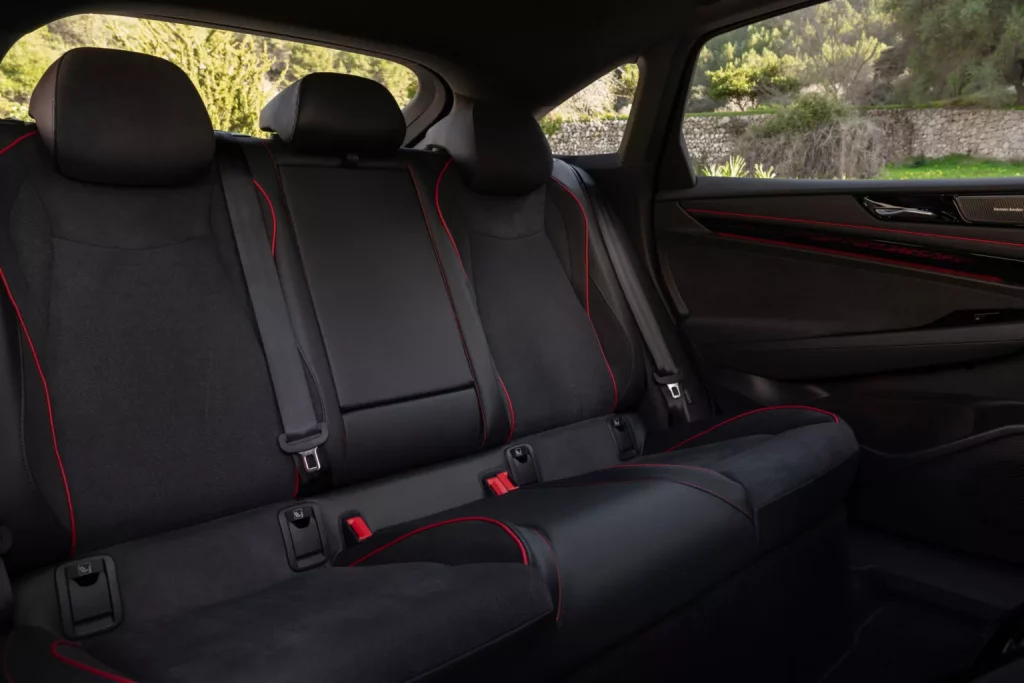Volkswagen ID.7 GTX: La berlina también tiene versión de altas prestaciones 24 Motor16 2024 Volkswagen ID 7 GTX 21 Motor16