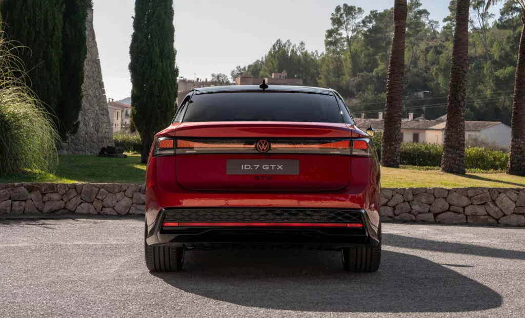 Volkswagen ID.7 GTX: La berlina también tiene versión de altas prestaciones 8 Motor16 2024 Volkswagen ID 7 GTX 5 Motor16