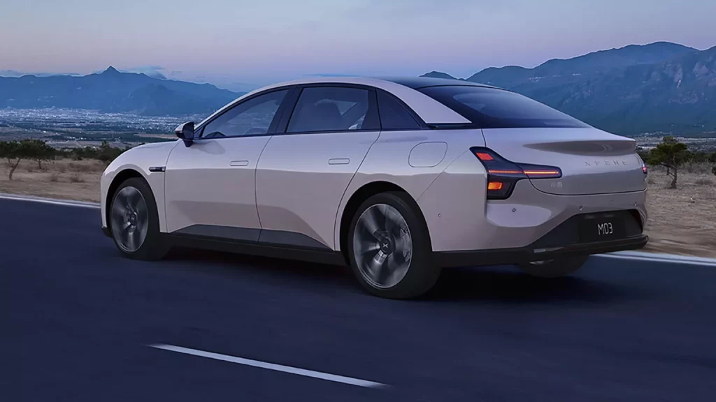 Xpeng Mona M03: El eléctrico low-cost que se ríe del Mercedes-Benz EQS 3 Motor16 2024 Xpeng Mona M03. Imagen trasera.
