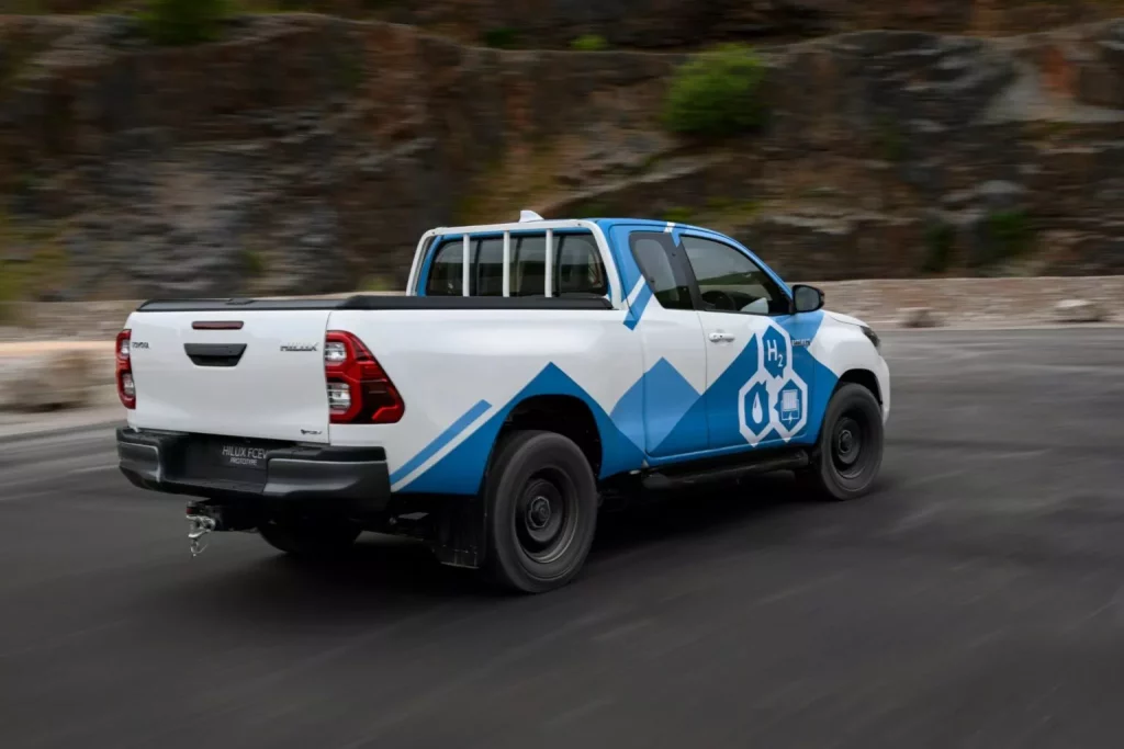 El Toyota Hilux de hidrógeno es una realidad con impresionantes datos 4 Motor16 2024 toyota hilux fcev prototype 2 Motor16