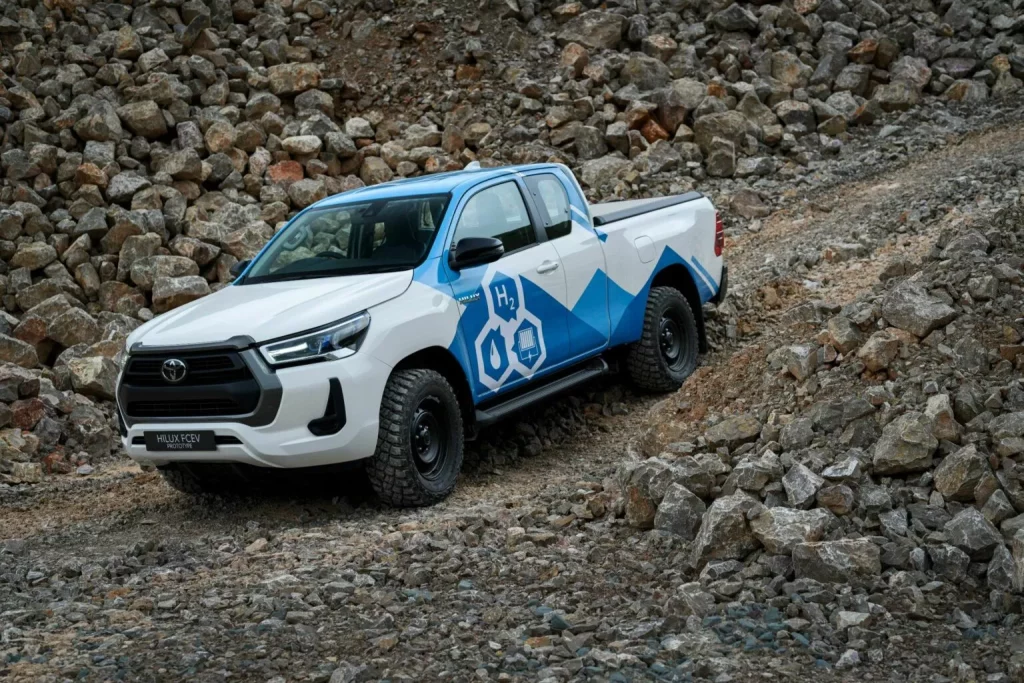 El Toyota Hilux de hidrógeno es una realidad con impresionantes datos 23 Motor16 2024 toyota hilux fcev prototype 21 Motor16