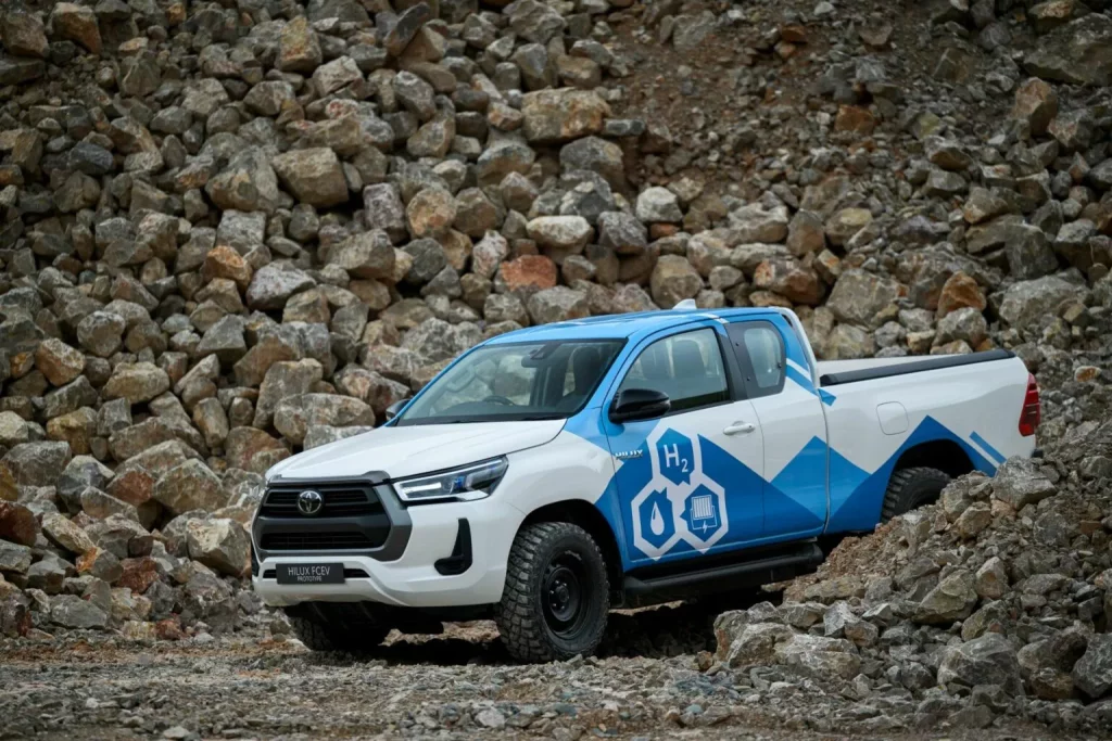 El Toyota Hilux de hidrógeno es una realidad con impresionantes datos 24 Motor16 2024 toyota hilux fcev prototype 22 Motor16