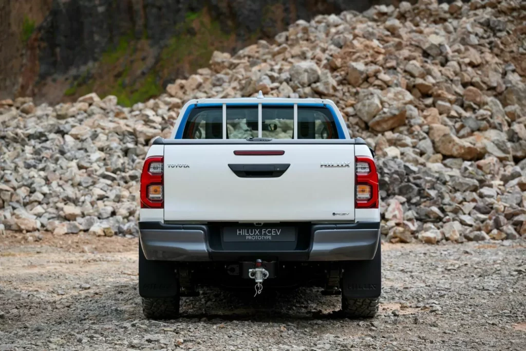 El Toyota Hilux de hidrógeno es una realidad con impresionantes datos 31 Motor16 2024 toyota hilux fcev prototype 29 Motor16