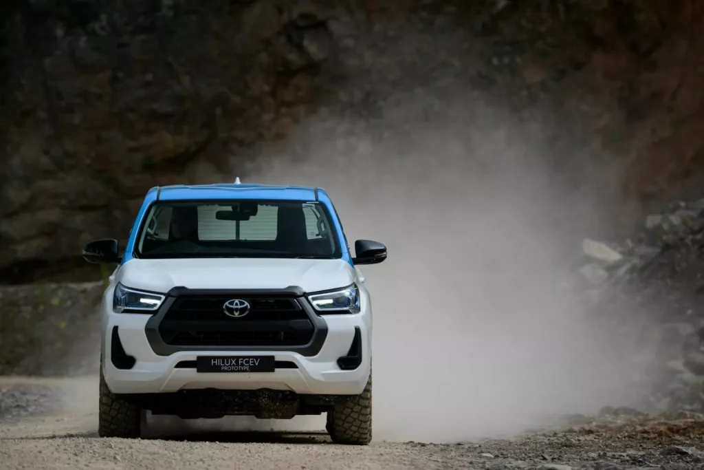 El Toyota Hilux de hidrógeno es una realidad con impresionantes datos 6 Motor16 2024 toyota hilux fcev prototype 4 Motor16
