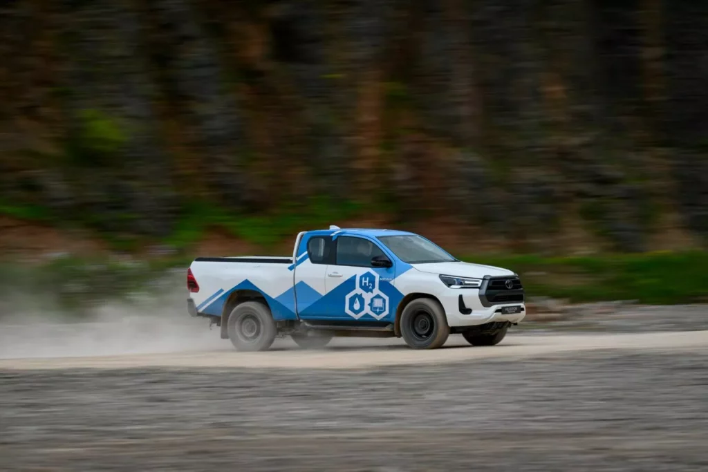El Toyota Hilux de hidrógeno es una realidad con impresionantes datos 7 Motor16 2024 toyota hilux fcev prototype 5 Motor16