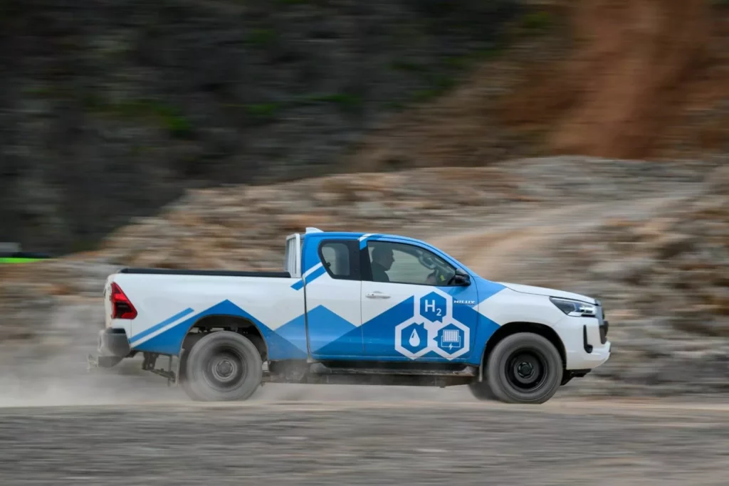 El Toyota Hilux de hidrógeno es una realidad con impresionantes datos 8 Motor16 2024 toyota hilux fcev prototype 6 Motor16