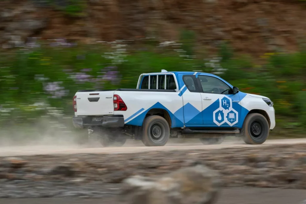 El Toyota Hilux de hidrógeno es una realidad con impresionantes datos 10 Motor16 2024 toyota hilux fcev prototype 8 Motor16