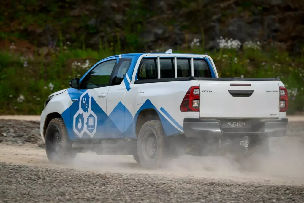 El Toyota Hilux de hidrógeno es una realidad con impresionantes datos 11 Motor16 2024 toyota hilux fcev prototype 9 Motor16