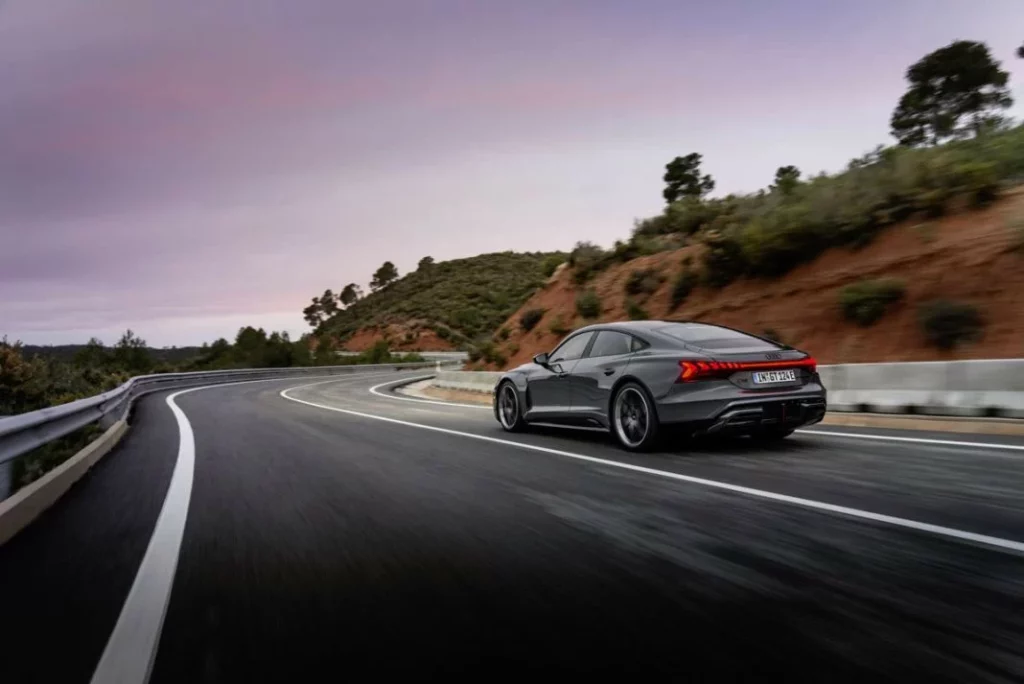 Audi renueva el e-tron GT... Y lo corona con el primer RS Performance 20 Motor16 AUDI RS ETRON GT 6 Motor16