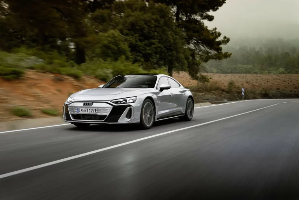 Audi renueva el e-tron GT... Y lo corona con el primer RS Performance 1 Motor16 AUDI S ETRON GT 10 Motor16