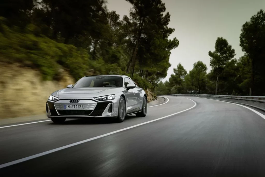 Audi renueva el e-tron GT... Y lo corona con el primer RS Performance 32 Motor16 AUDI S ETRON GT 11 Motor16