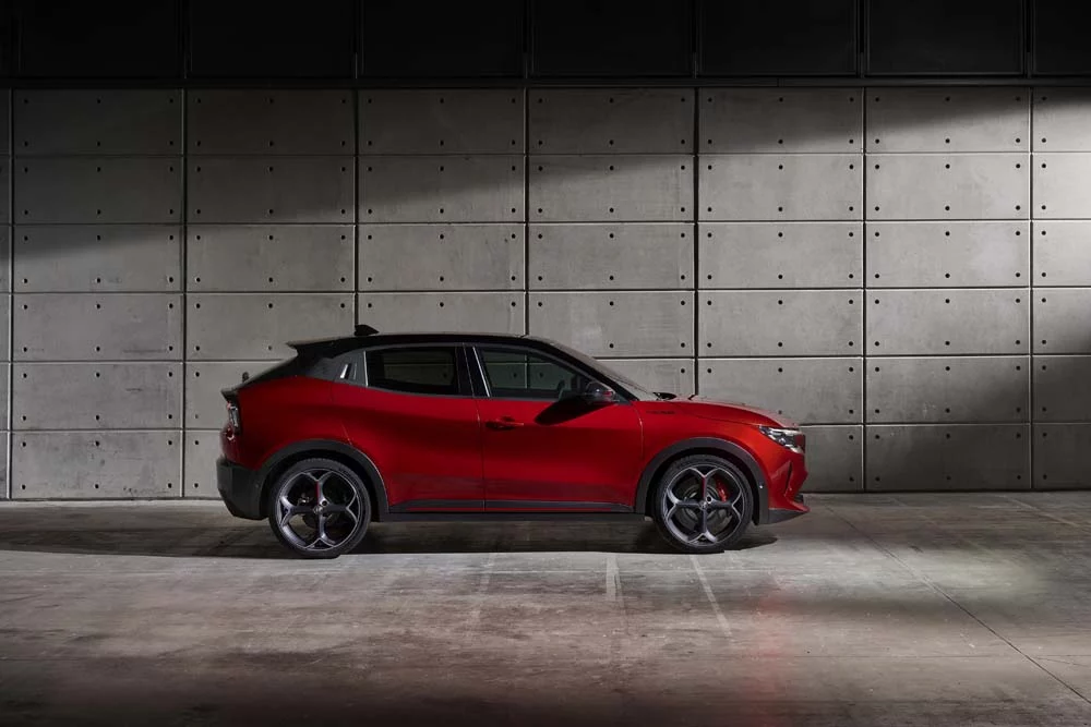 Alfa Romeo Junior: así queda su gama y precios para España 15 Motor16 Alfa Romeo Junior Exteriors 2 Motor16