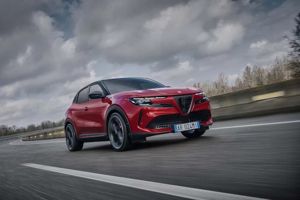Alfa Romeo Junior: así queda su gama y precios para España 19 Motor16 Alfa Romeo Junior Exteriors 22 Motor16