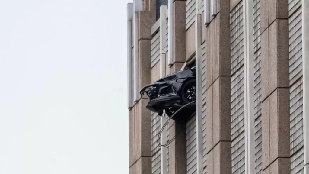 Los daños que sufrió el Camaro por este incidente.