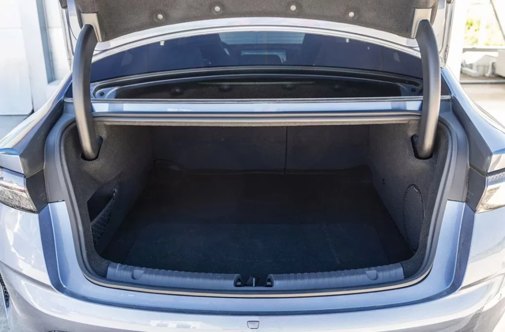 Comparativa BYD Seal vs Tesla Model 3 12 Motor16