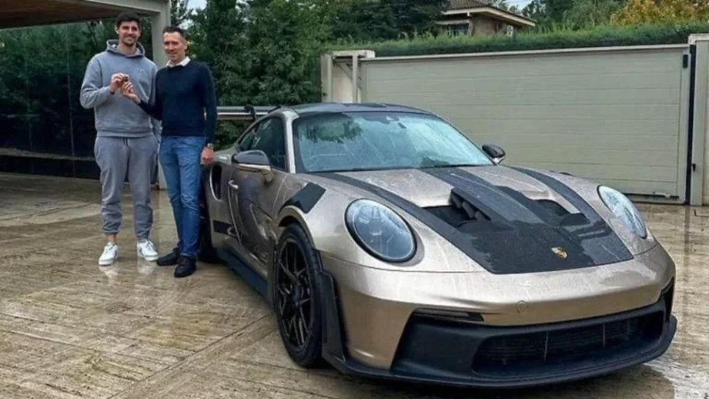 Ni Ferrari, Ni Lamborghini: Thibaut Courtois gastó 350 mil euros en este coche 1 Motor16 ¿Qué detalles tiene el Porsche de Thibaut Courtois?