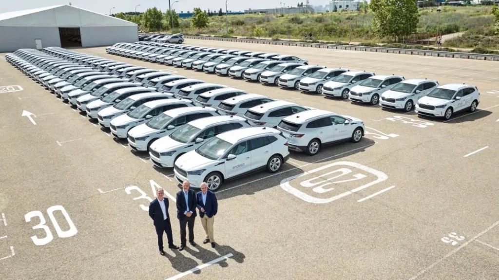Škoda entrega a Endesa una flota eléctrica de 167 unidades del Enyaq operada por Ayvens 2 Motor16 Entrega Skoda 3 1 Motor16