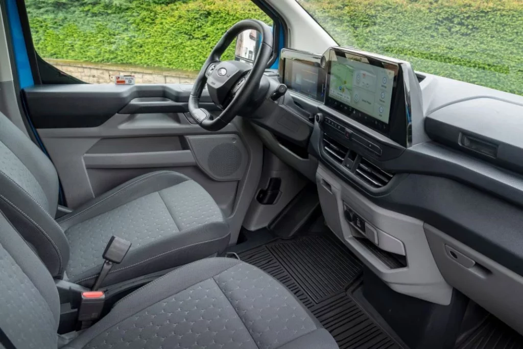 Nueva solución profesional de recarga doméstica Ford Pro, la herramienta que las pymes precisan para controlar sus VE 4 Motor16 FordE TransitCustom Limited Van Digital Aqua Blue 17 Motor16